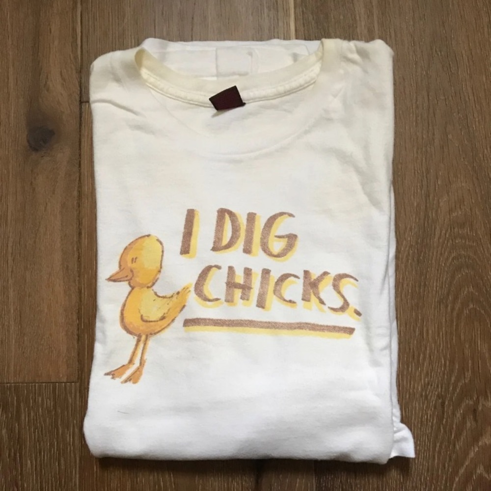 A white t shirt